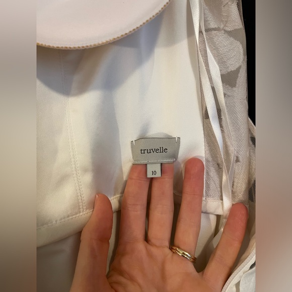 Truvelle Annie Wedding Dress - Picture 11 of 11